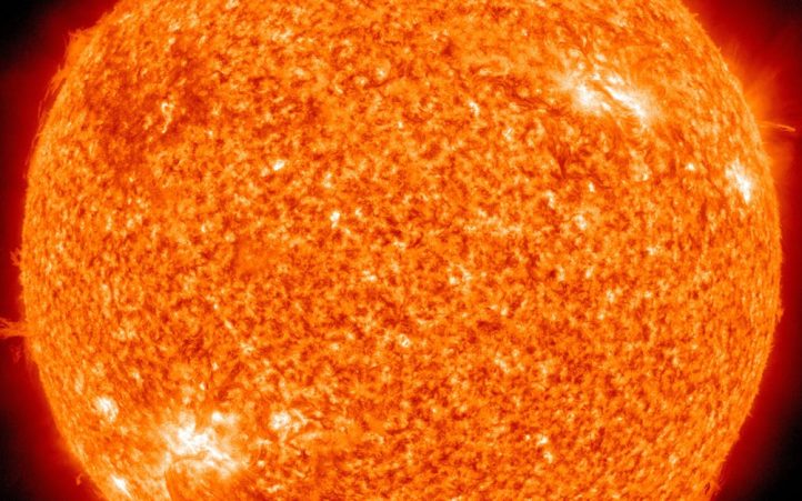 découvrez la fusion nucléaire, une réaction qui combine des noyaux atomiques pour libérer une énergie exceptionnelle. apprenez comment cette technique révolutionnaire pourrait transformer notre approche de l'énergie durable, offrant des solutions face aux défis environnementaux et énergétiques actuels.